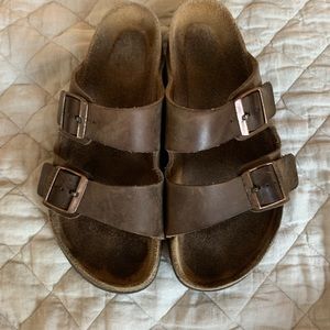 BIRKENSTOCK ORIGINAL MEN SANDALS. DARK BROWN LEATHER